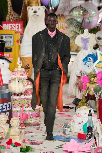 Look 48
